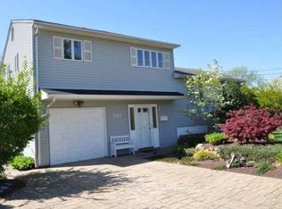 253 Rues Ln, East Brunswick, NJ 08816