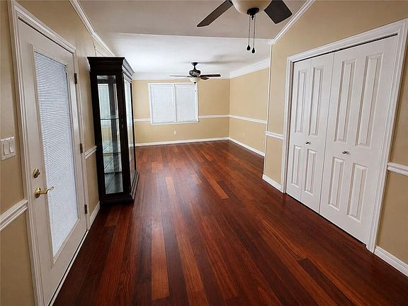 5th image of 4022 Henning Dr S