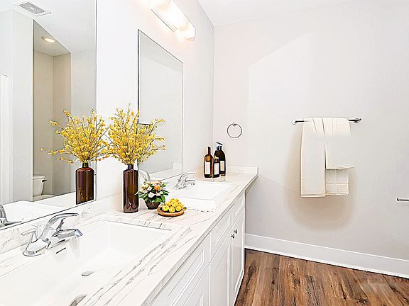 4th image of 1047 Autumns Wood Cir E