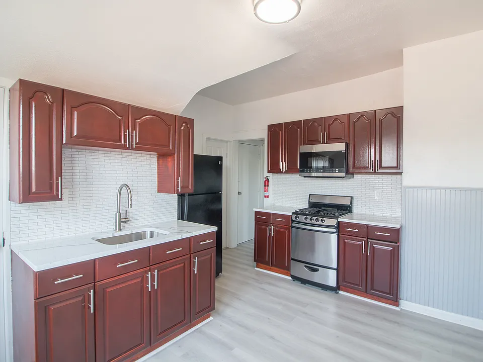 221 Silver Ave #3