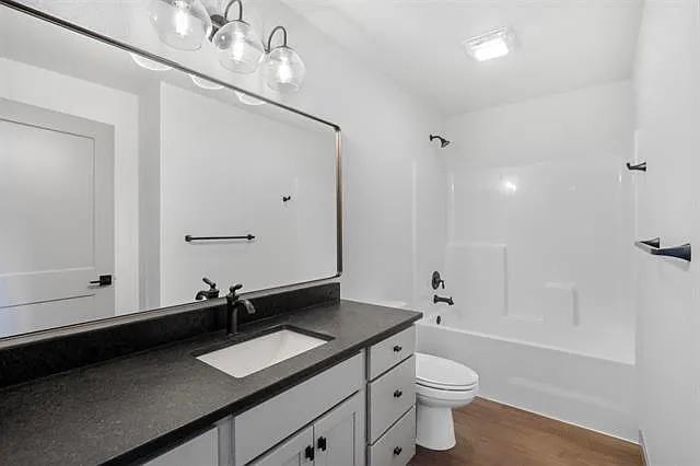 1668 Jeffries Ct — Photo 3