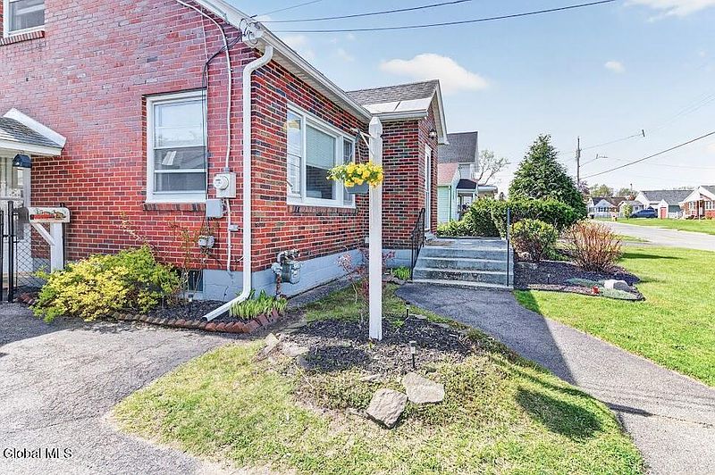 2nd image of 2522 Van Dyke Avenue