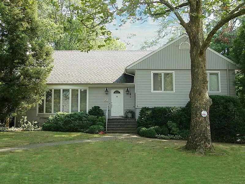 253 Stratton Rd photo 1