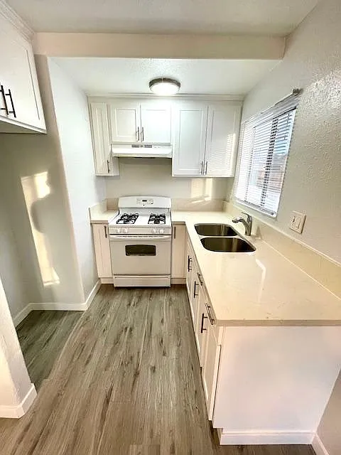 1024 Hoffman Ave — Photo 1