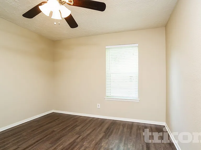 4227 Burkegate Dr — Photo 9