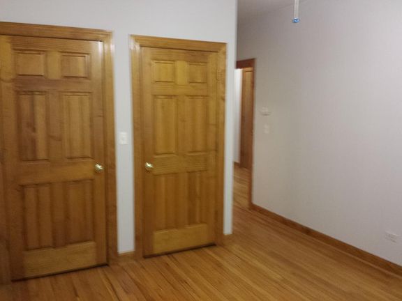 5th image of 642 W Waveland Ave #3