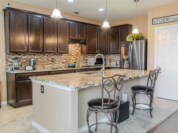 419 Kingfisher Ln, Arlington, TX 76002