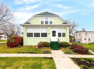 218 S Henry St, Walcott, IA 52773