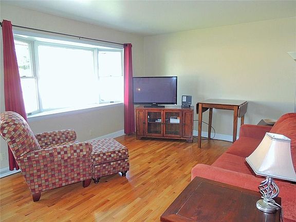 3rd image of 1638 Howard Ave