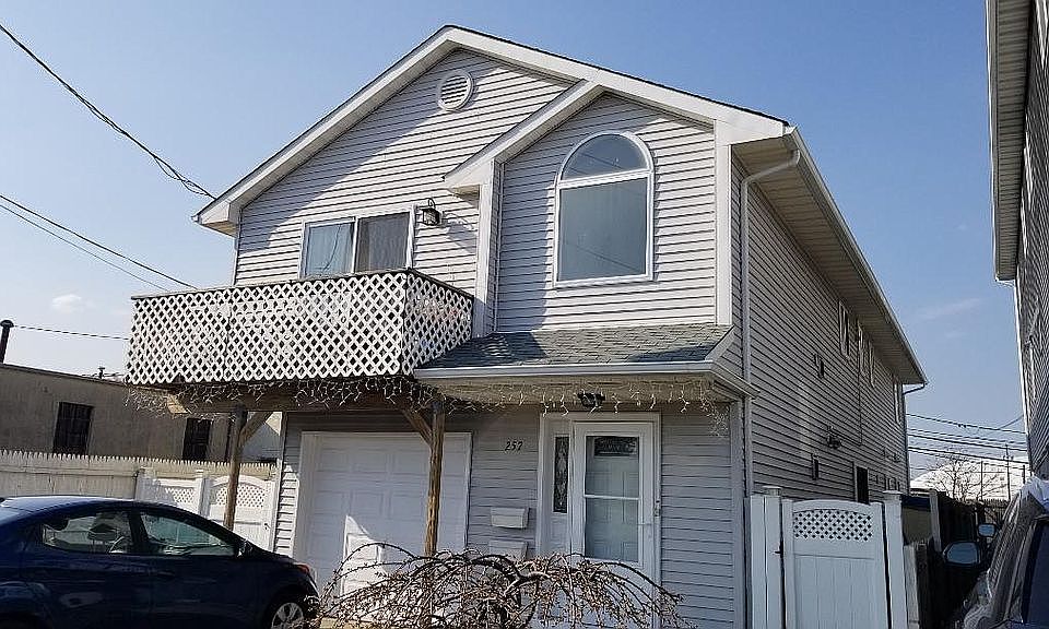 1st image of 257 E Pine St