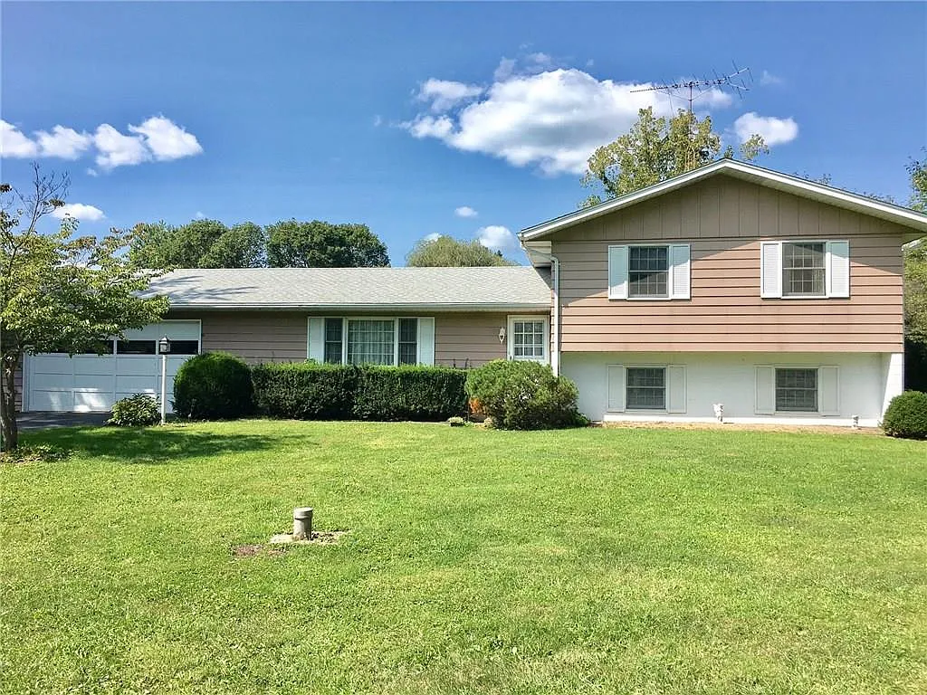 8942 W National Rd photo 1