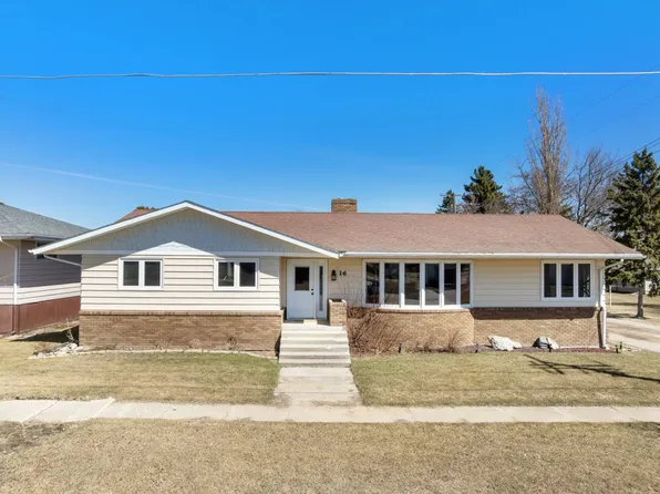 16 4th Ave NE, Rolla, ND 58367