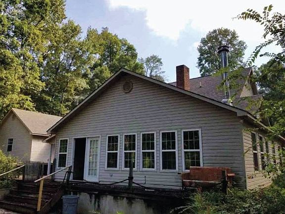 3rd image of 1865 Mount Pleasant Dr