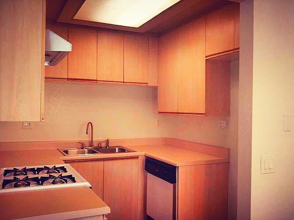 3rd image of 800 Grand Ave Unit D3