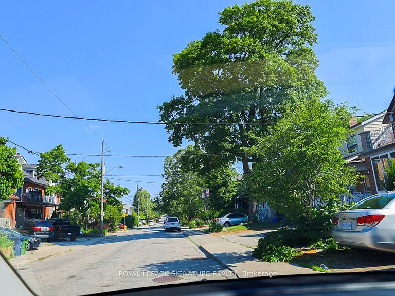 111 Northcliffe Blvd #ALL INCLUSIVE UPPER — Photo 2