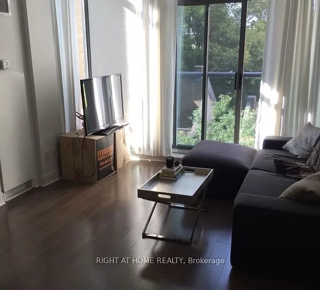 21 Scollard St #412 — Photo 8