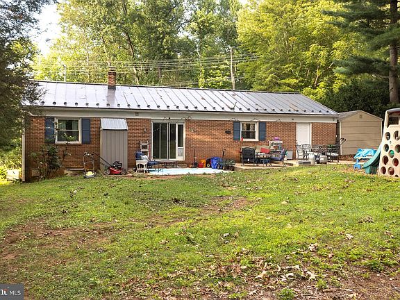 3rd image of 901 Moores Mill Rd