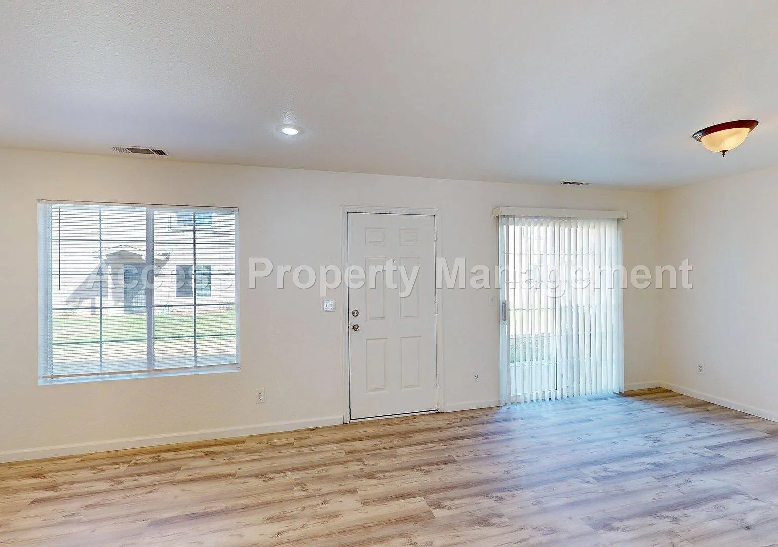 3 bed, 1302 sqft, $1,850 — Photo 2