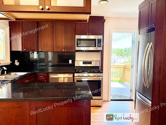 5th image of 2130 Montvale Pl W