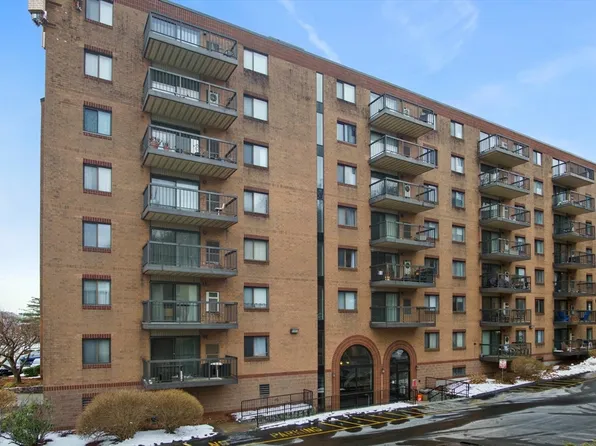 500 Salem St APT 804, Medford, MA 02155