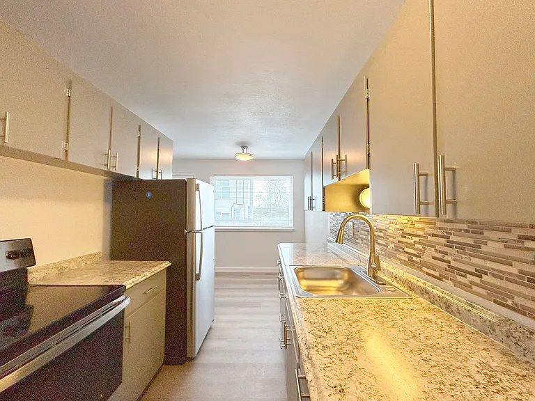 39th Ave Flats — Photo 18