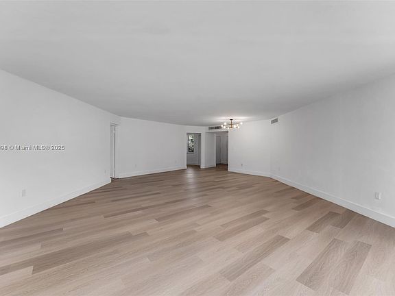 5th image of 1301 NE 191st St #F117