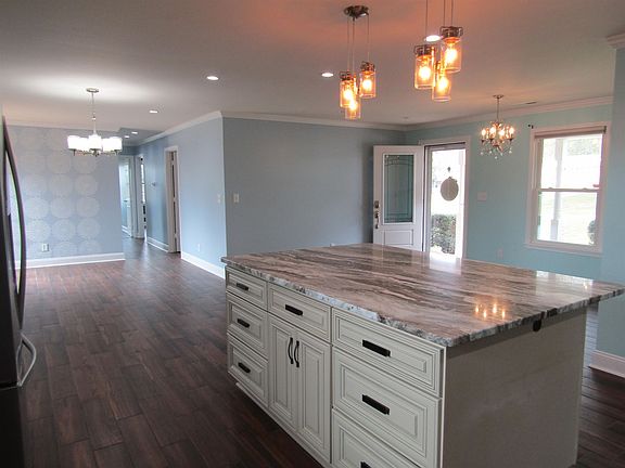 5th image of 246 Woodmont Dr