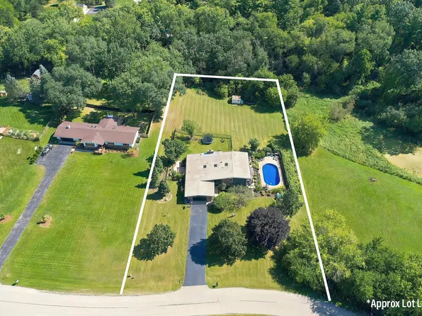 1402 Appaloosa Trl, McHenry, IL 60051
