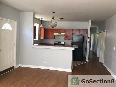 2nd image of 322 S Hamlin Blvd APT 1S