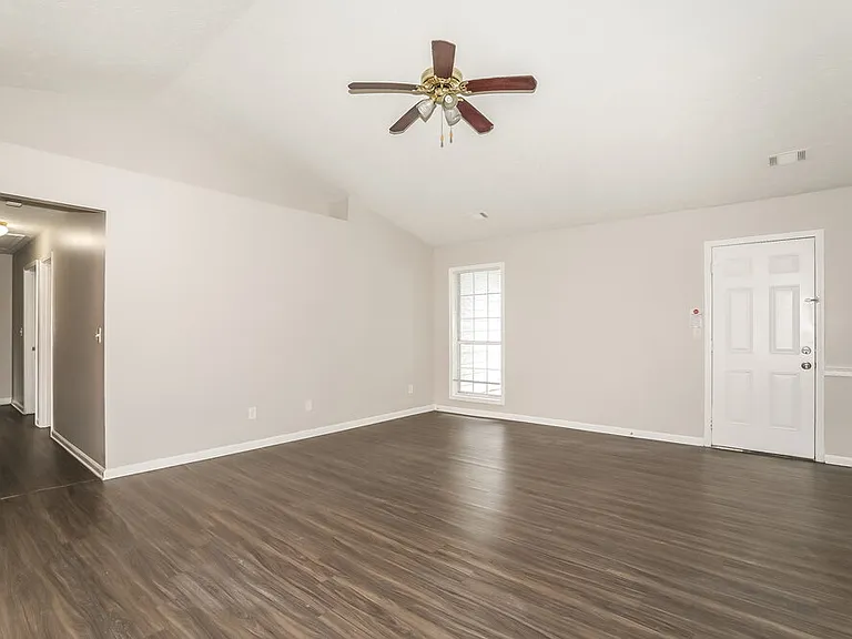 5712 Mistyview Dr — Photo 3