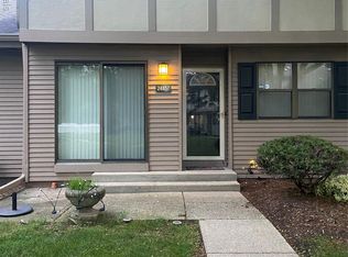 24857 Auburn Ln, Southfield, MI