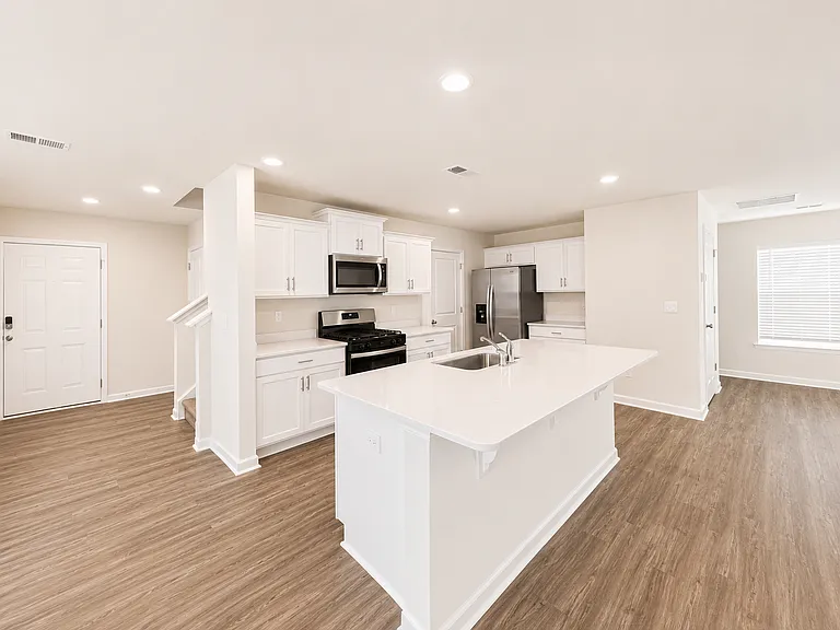 225 Deskin Ln — Photo 3