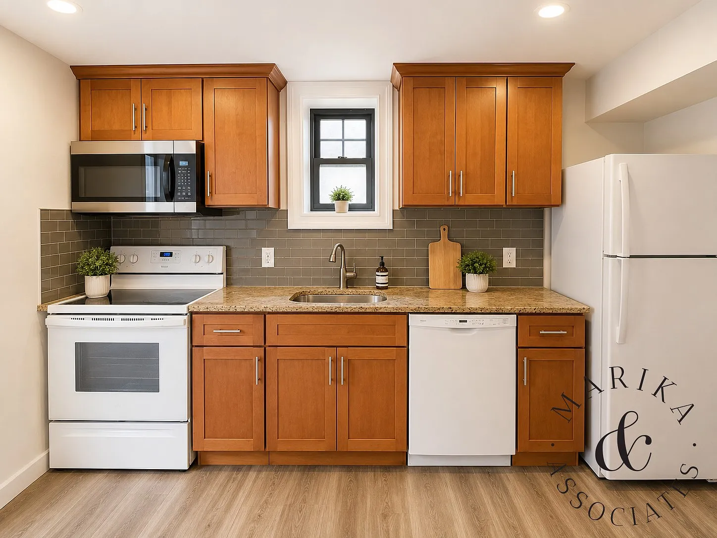 3 bed, 1.0 bath, 1030 sqft, $3,000 — Photo 3