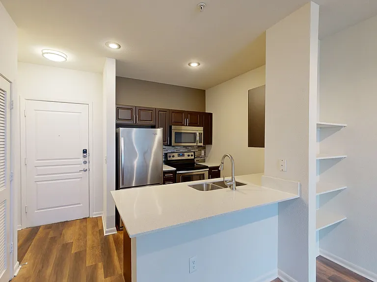 Residences at the Domain — Photo 44