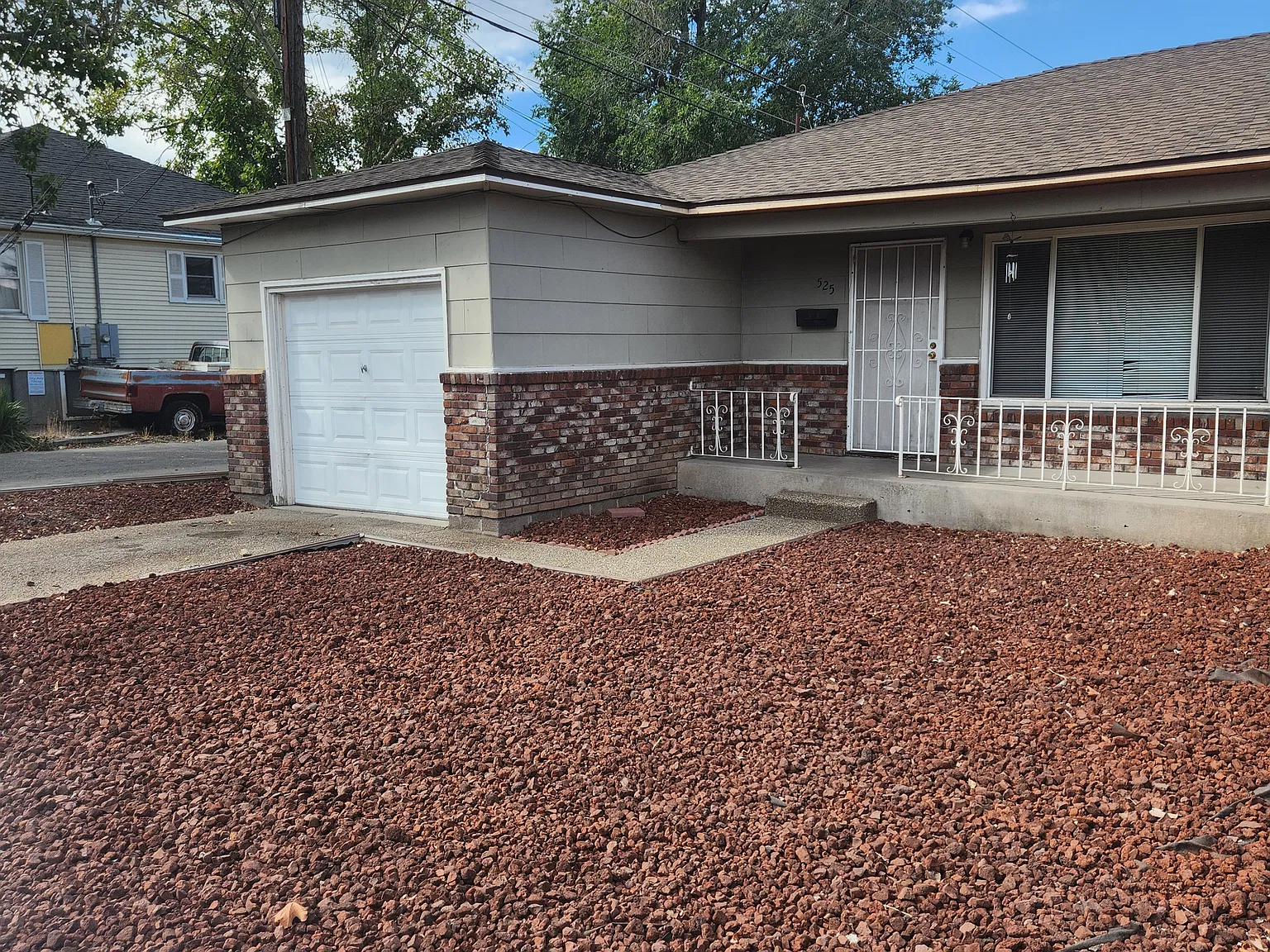 2 bed, 918 sqft, $1,695 — Photo 1