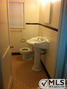 5th image of 123 Marcia Pl APT 1