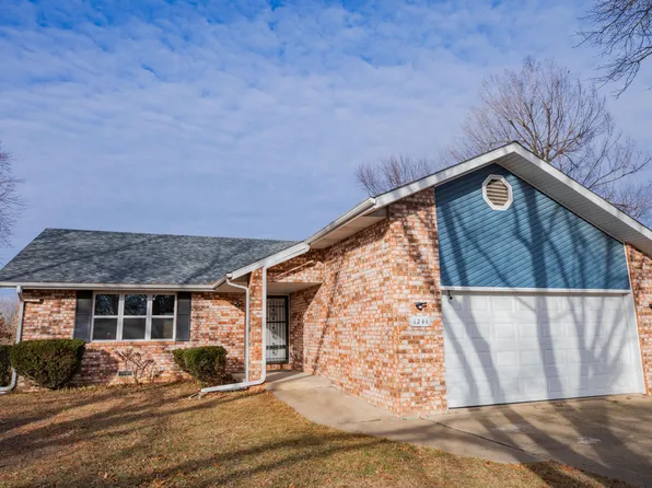 1241 W Locust Street, Bolivar, MO 65613