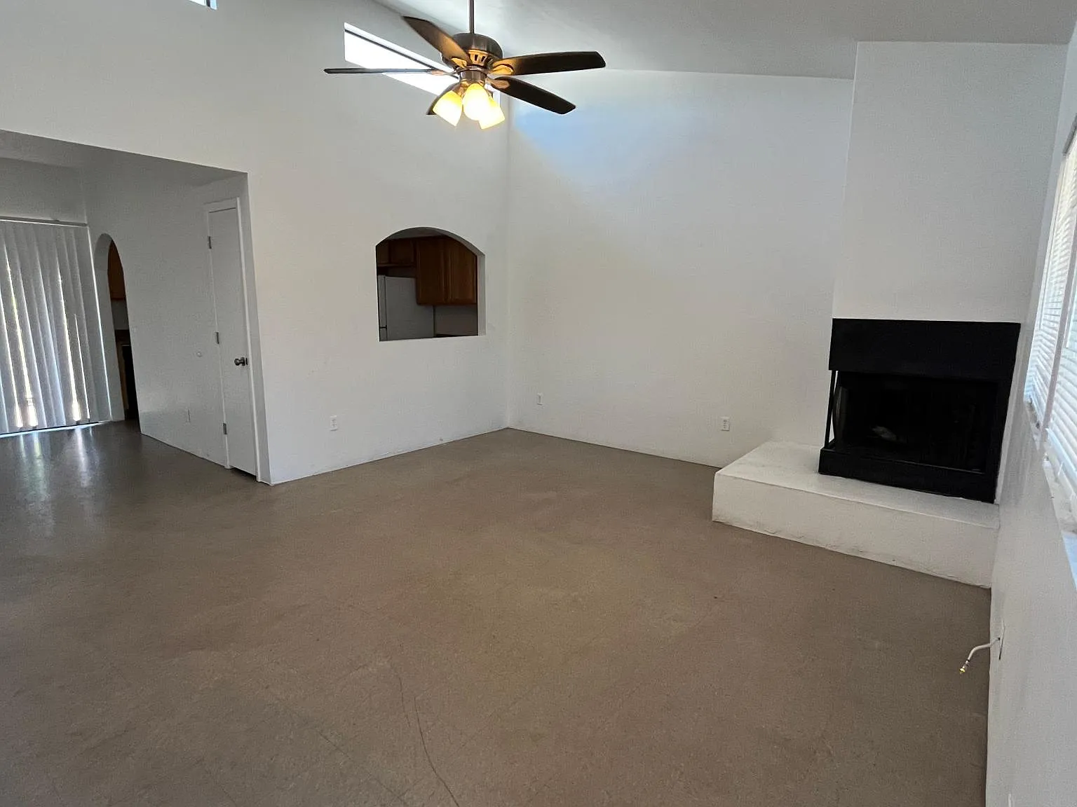 119 E King Rd — Photo 2