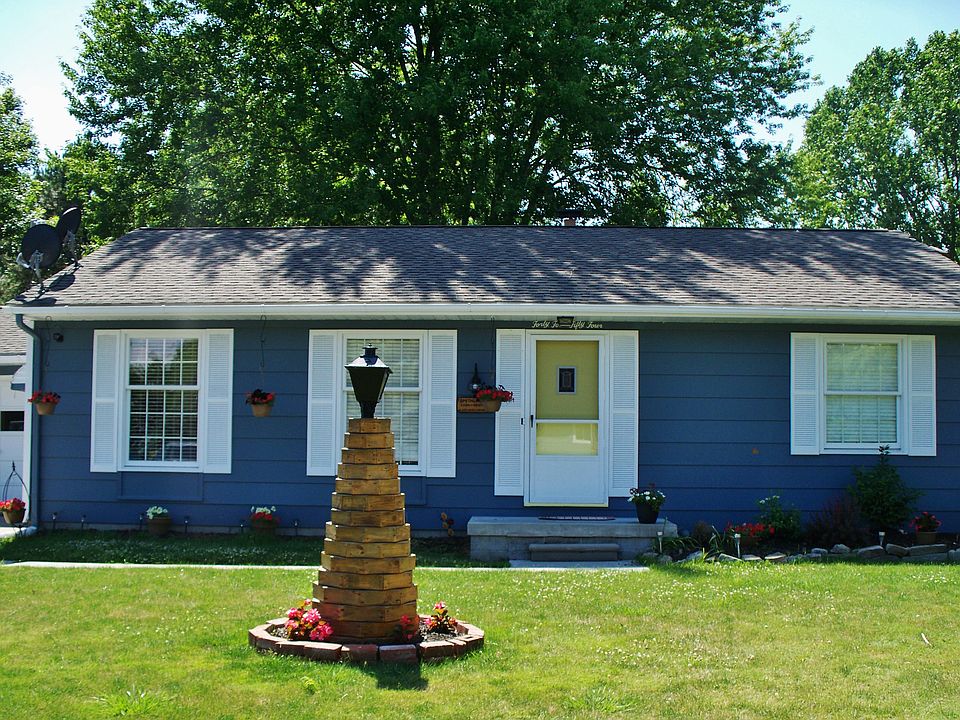 1st image of 4454 Clarke Dr
