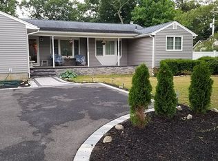 656 Peconic St, Ronkonkoma, NY 11779