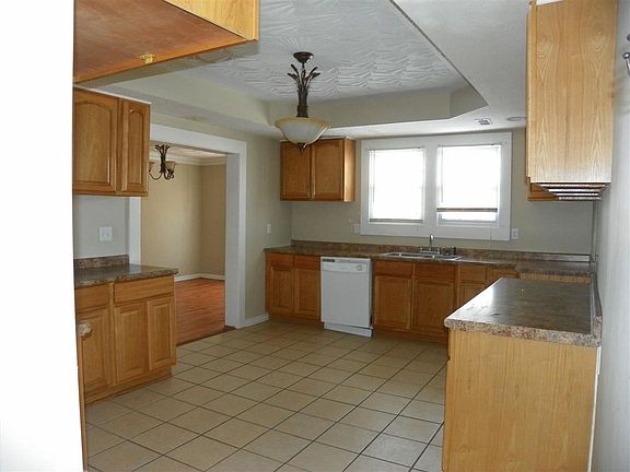 4th image of 126 S 1st St