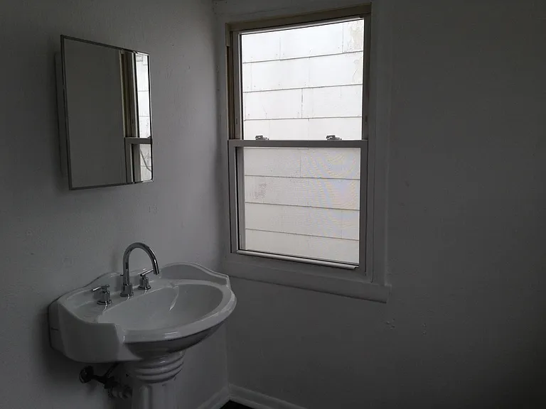 713 Dinwiddie St #B — Photo 4