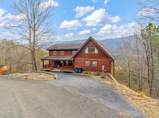 206 Rodeo Dr, Gatlinburg, TN 37738
