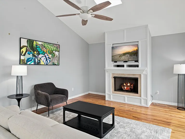 717 Dune Rd — Photo 11