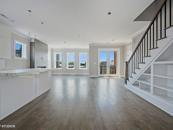3rd image of 2819 N Lincoln Ave #4