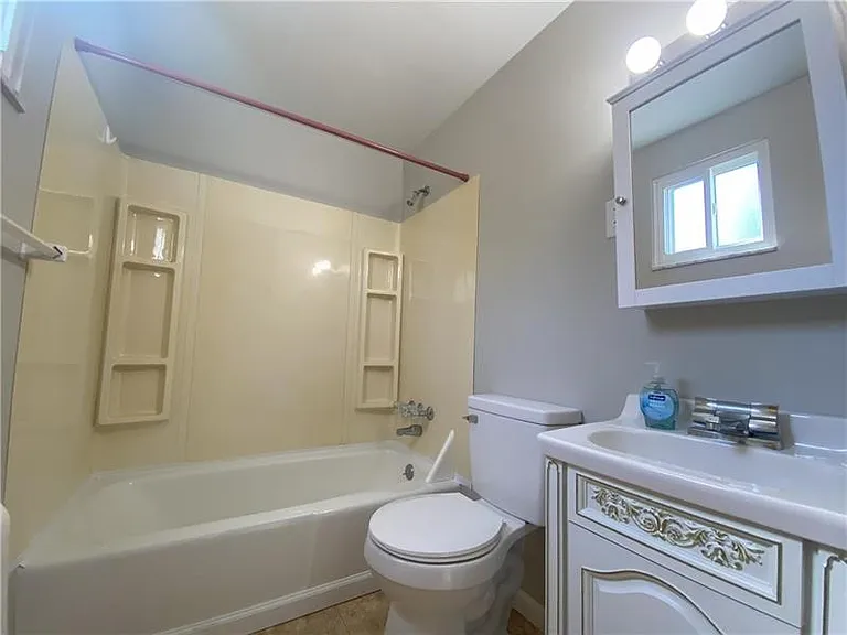 439 Crestview Dr — Photo 25