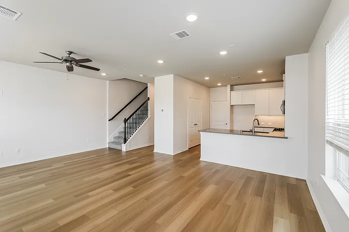 2850 Scanlan Mdw — Photo 10