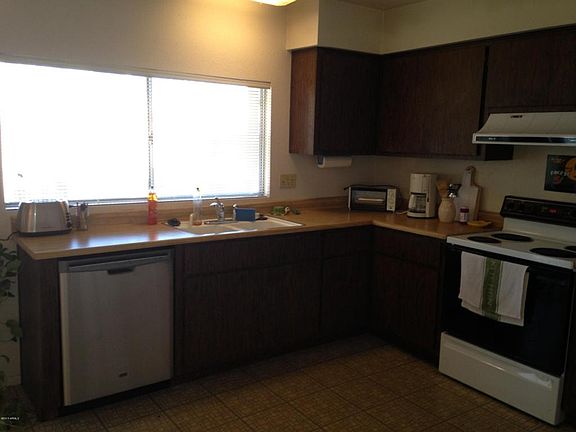 4th image of 905 N Roosevelt Cir