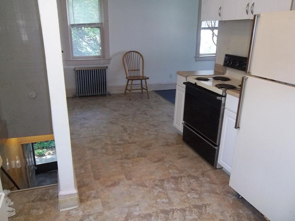 Galley Kitchen and Ding area