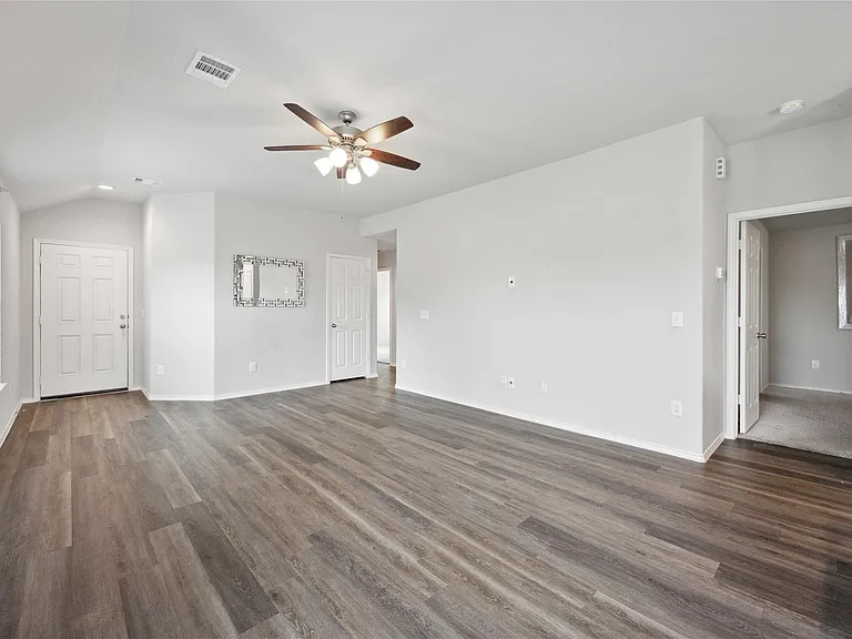 7907 Hollow Root Ln — Photo 4